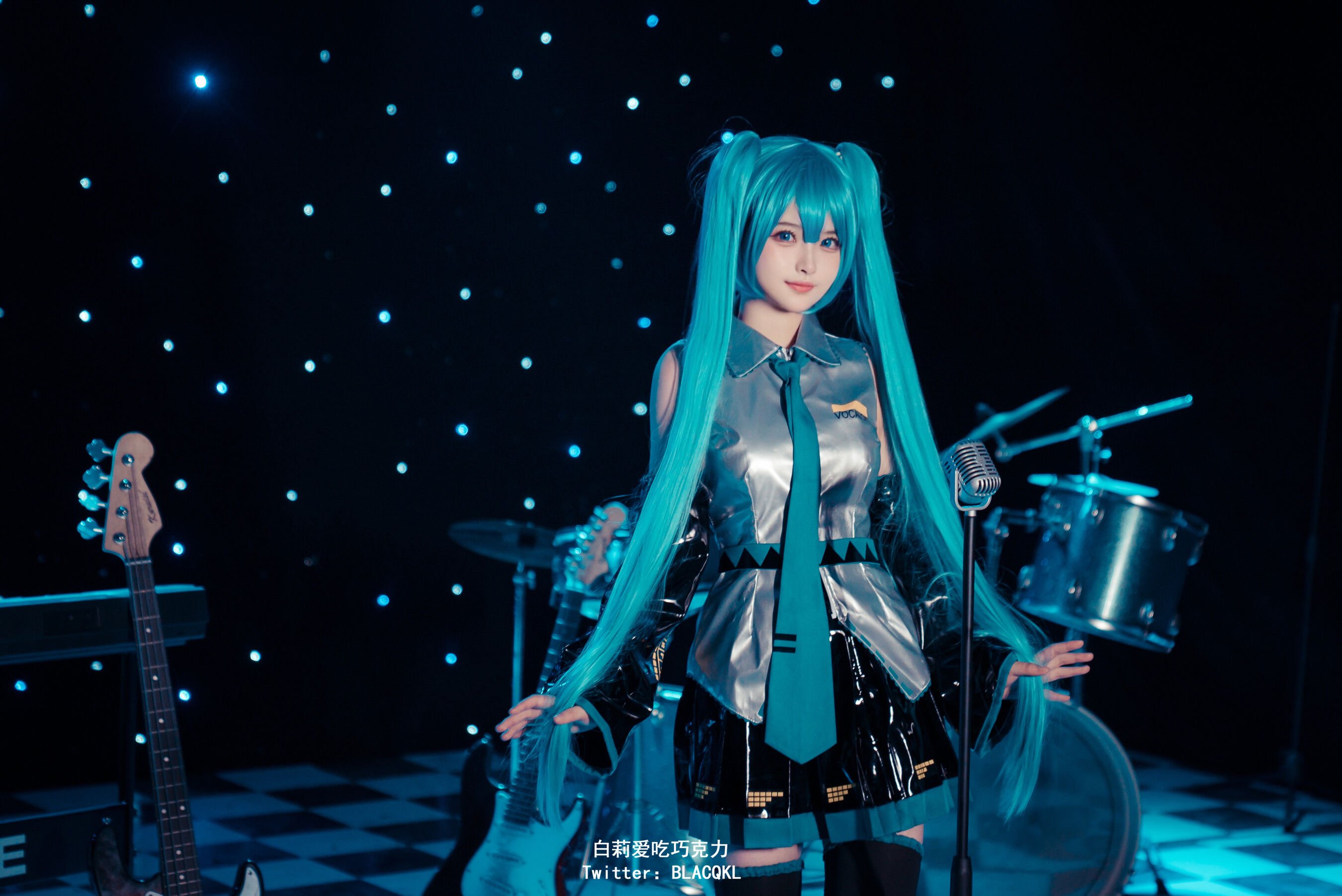 白莉爱吃巧克力《未来初音 Miku》