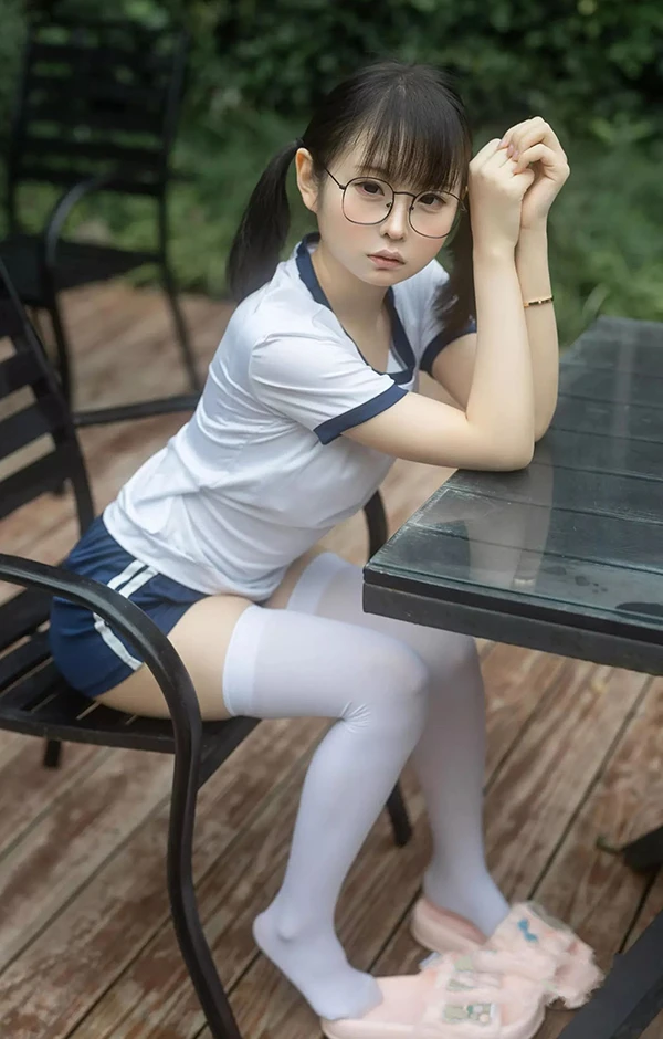 网红美女幼水铃衣 温泉体操服湿身