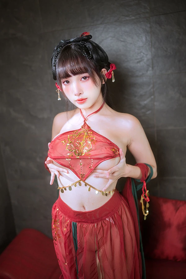 粉嫩福利姬慕慕Momo 月圆之夜无圣光唯美图集