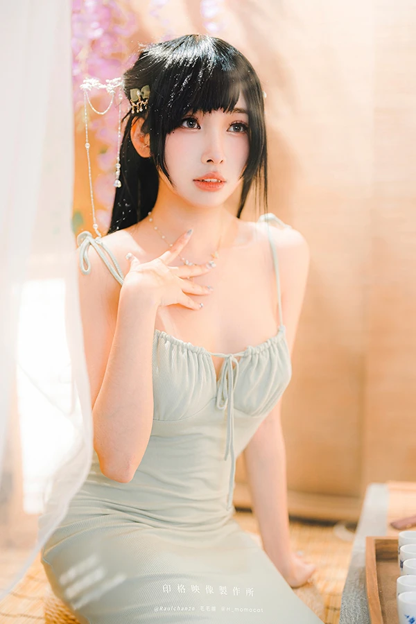 甜美福利姬慕慕Momo 嫩绿吊带裙无圣光美图